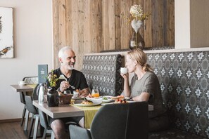 Morgenmadsbuffet hver dag (18 EUR pr. person)