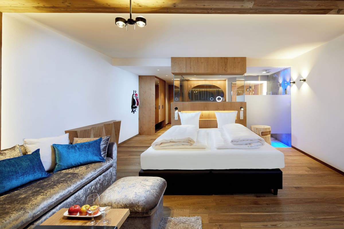 In-room safe, iron/ironing board, free WiFi, bed sheets
