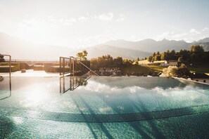 Innenpool, Außenpool