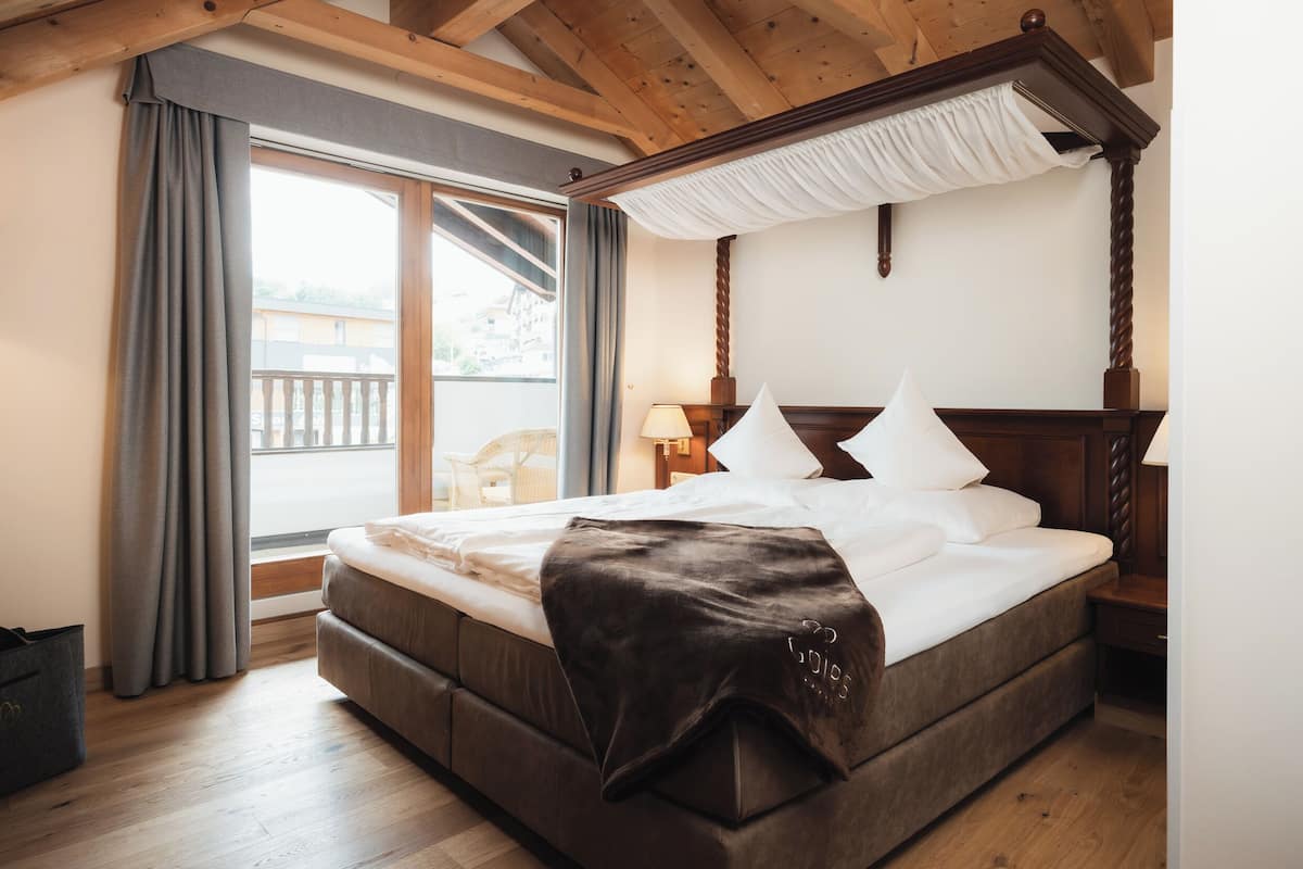 In-room safe, iron/ironing board, free WiFi, bed sheets