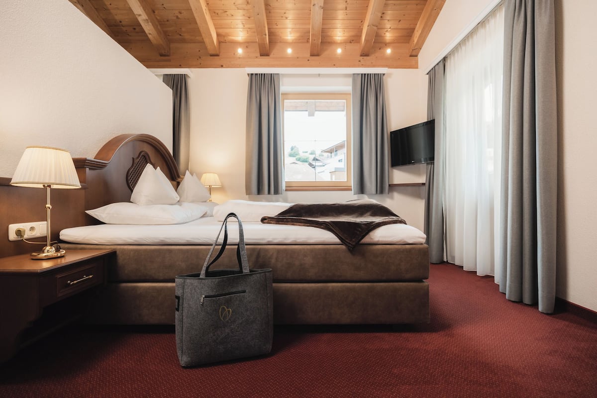 In-room safe, iron/ironing board, free WiFi, bed sheets