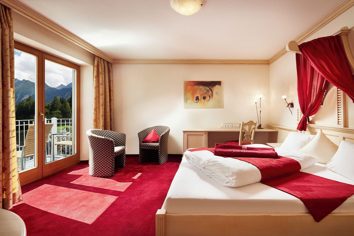 In-room safe, iron/ironing board, free WiFi, bed sheets