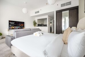 Studio - 609 Silverene Tower B (Dubai)