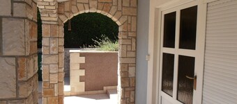 Romantic Apartment in a Detached House with Private Entrance