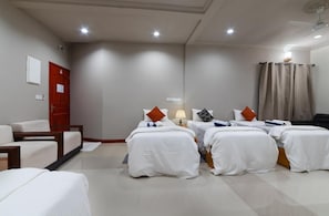 Quadruple Room, Patio, Garden View | Desk, soundproofing, iron/ironing board, free WiFi
