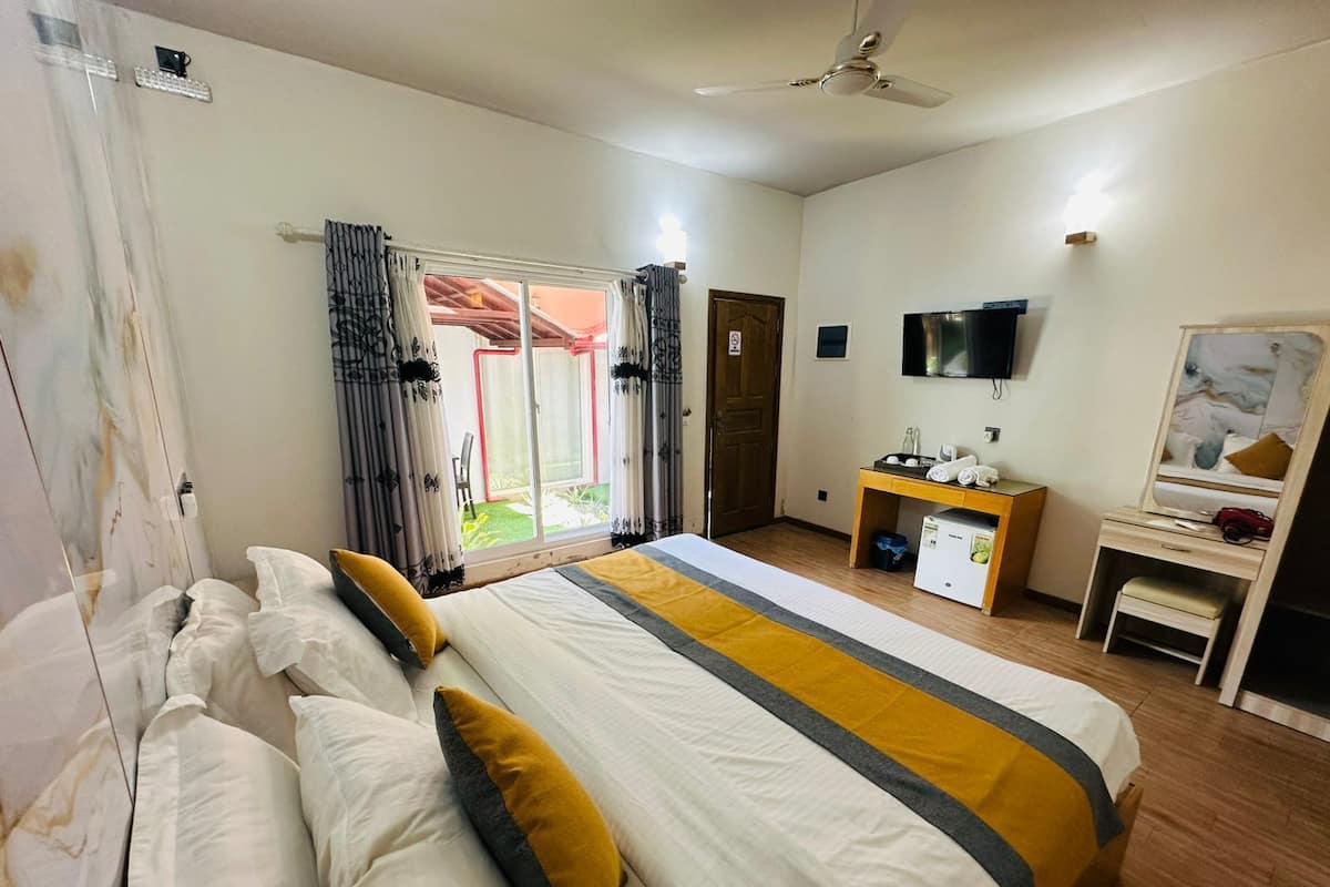 Double or Twin Room, Patio, Garden View | Desk, soundproofing, iron/ironing board, free WiFi