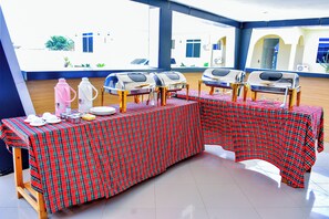 Free daily English breakfast