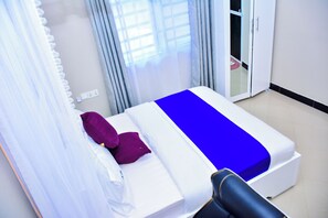 Executive Room | Desk, laptop workspace, free WiFi - KER HOTEL DODOMA (Dodoma)