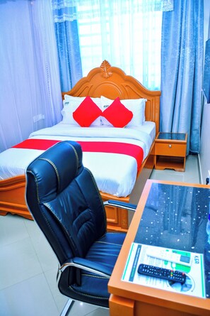 Standard Double Room | Desk, laptop workspace, free WiFi