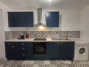 Fridge, microwave, oven, coffee/tea maker