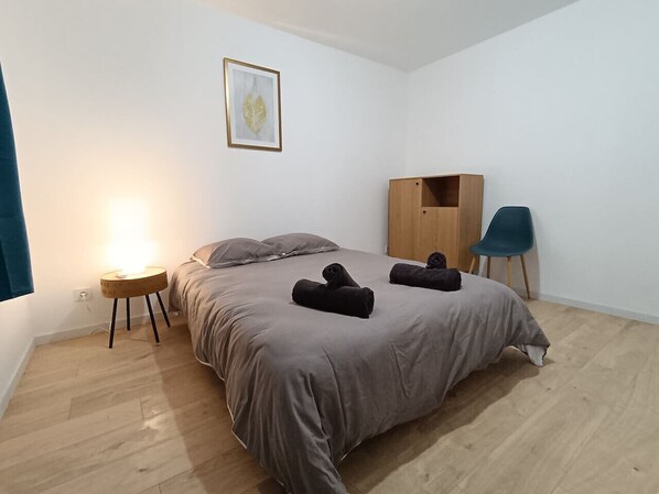1 chambre, fer et planche à repasser, Wi-Fi, draps fournis