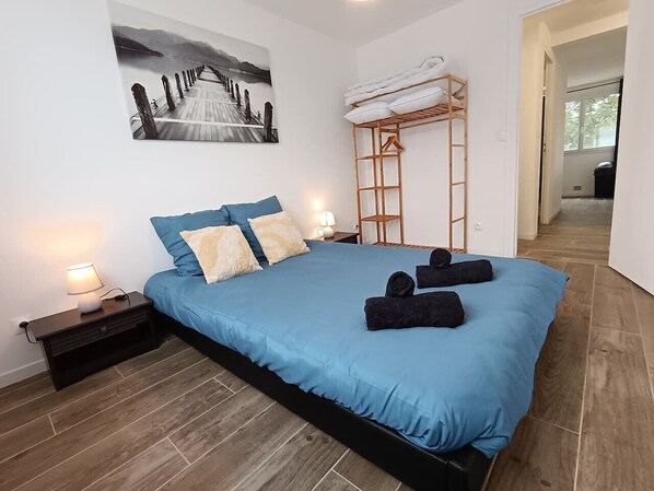 2 bedrooms, iron/ironing board, WiFi, bed sheets