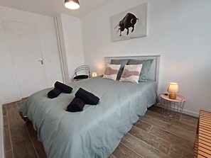 2 bedrooms, iron/ironing board, WiFi, bed sheets