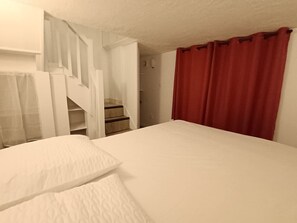 Iron/ironing board, WiFi, bed sheets