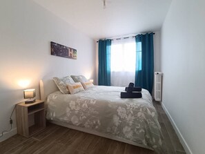 2 bedrooms, iron/ironing board, WiFi, bed sheets