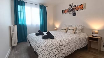 2 chambres, fer et planche à repasser, Wi-Fi, draps fournis