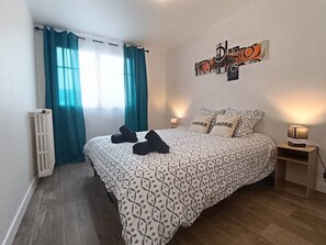Iron/ironing board, WiFi, bed sheets
