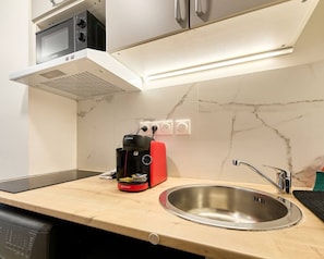 Fridge, microwave, coffee/tea maker, cookware/dishes/utensils