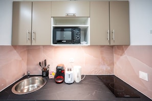 Fridge, microwave, coffee/tea maker, toaster