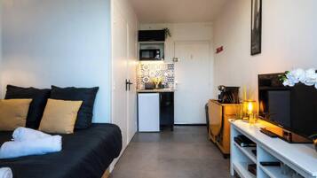 Silitysrauta/-lauta, Wi-Fi, vuodevaatteet