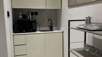 Luxury Apartment, Non Smoking | Private kitchen