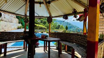 Desk, free WiFi