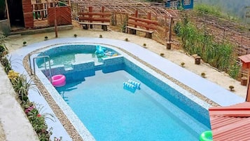 14 piscinas externas