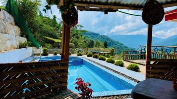 Deluxe Double Room, Balcony | Living area
