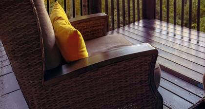 !!Skyline LOVER'S Retreat!!! Sprawling Mtn Views!! Hottub!! Passion Suite!!