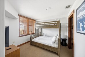 2 slaapkamers, een kluis op de kamer, een strijkplank/strijkijzer