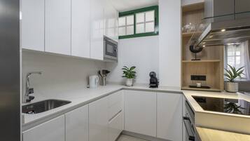 Fridge, microwave, coffee/tea maker, cookware/dishes/utensils