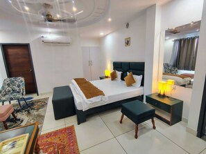 Superior Room | Soundproofing, free WiFi, bed sheets - Baba Sundaram Hotel & Restaurant (Shri Madhopur)