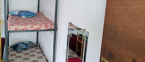 Shared Dormitory | Free WiFi, bed sheets