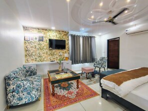 Superior Room | Free WiFi, bed sheets - Baba Sundaram Hotel & Restaurant (Shri Madhopur)