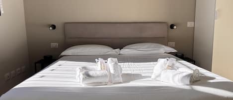 1 bedroom, desk, free WiFi, bed sheets