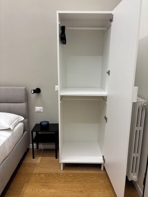 1 bedroom, desk, free WiFi, bed sheets