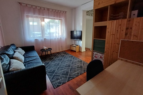 Wohnzimmer, Sitzbereich, SAT-TV