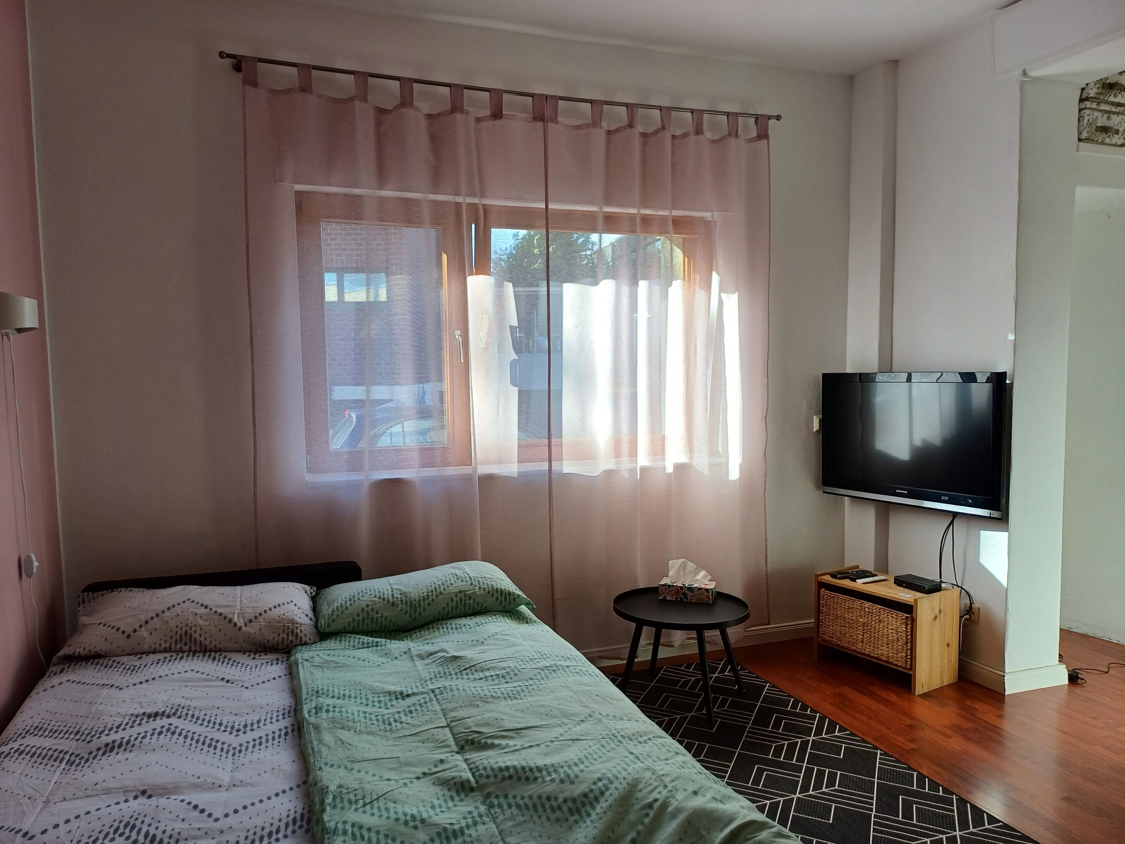 2 Schlafzimmer, Zimmersafe, Schreibtisch, Bügeleisen/Bügelbrett