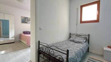 2 bedrooms, in-room safe, desk, iron/ironing board