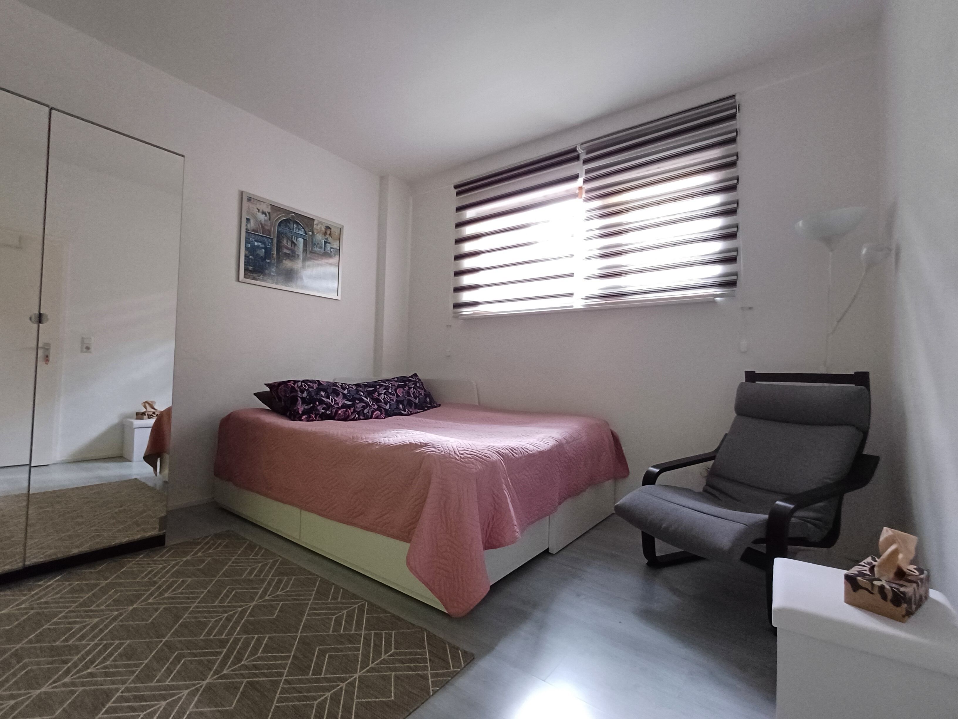 2 chambres, coffres-forts dans les chambres, bureau