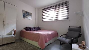 2 Schlafzimmer, Zimmersafe, Schreibtisch, Bügeleisen/Bügelbrett