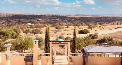 Villa Dar Yobedi in Essaouira, swimming pool, hammam, ideal for families & groups