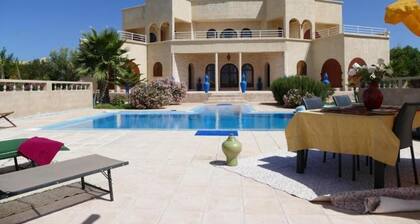 Villa Dar Yobedi in Essaouira, swimming pool, hammam, ideal for families & groups