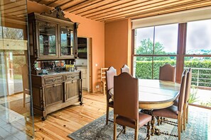 Family Townhome, Mountain View | Dining room