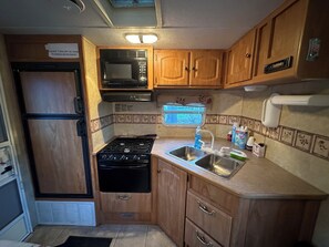 Microwave, stovetop - Camper On a Budget- Lake Champlain (Port Henry)
