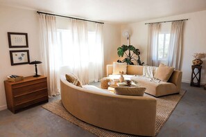 TV, offices - Near Indian Cove & JTNP, Outdoor Lounge, + FirePit (Twentynine Palms)