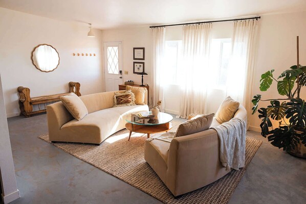 TV, offices - Near Indian Cove & JTNP, Outdoor Lounge, + FirePit (Twentynine Palms)