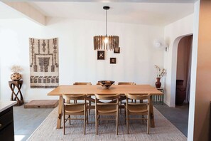 Dining - Near Indian Cove & JTNP, Outdoor Lounge, + FirePit (Twentynine Palms)