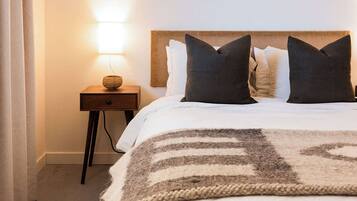 3 habitaciones, tabla de planchar con plancha, wifi y ropa de cama