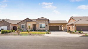 Exterior - Modern Home w/ Large Backyard, Office & EV Charger (Hanford)